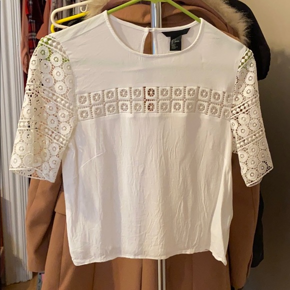 White blouse with patterned sleeve detailing - Picture 1 of 3